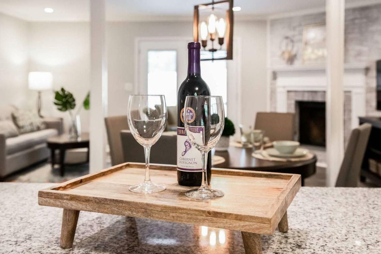 Modern + Cozy Townhome - Minutes To Avalon W/King ロズウェル エクステリア 写真