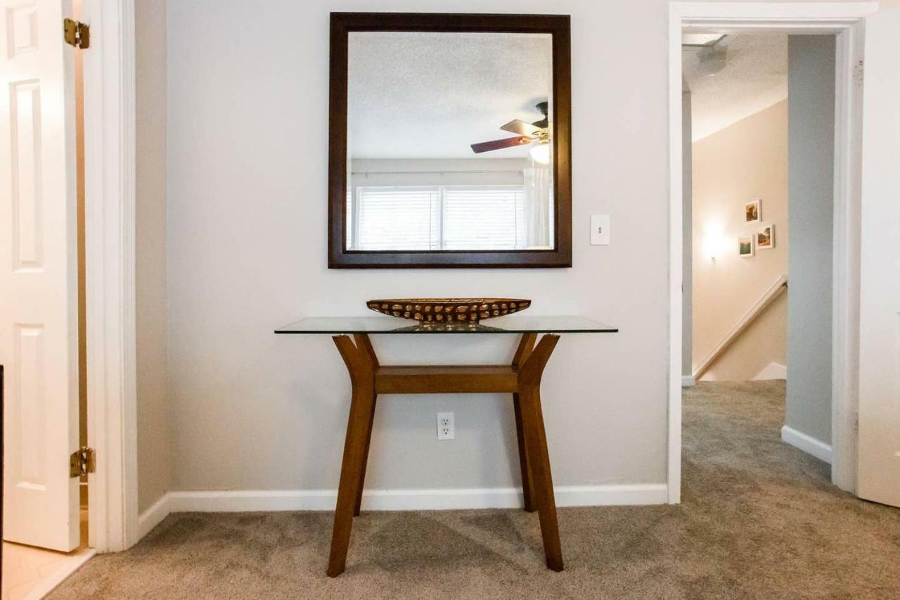 Modern + Cozy Townhome - Minutes To Avalon W/King ロズウェル エクステリア 写真